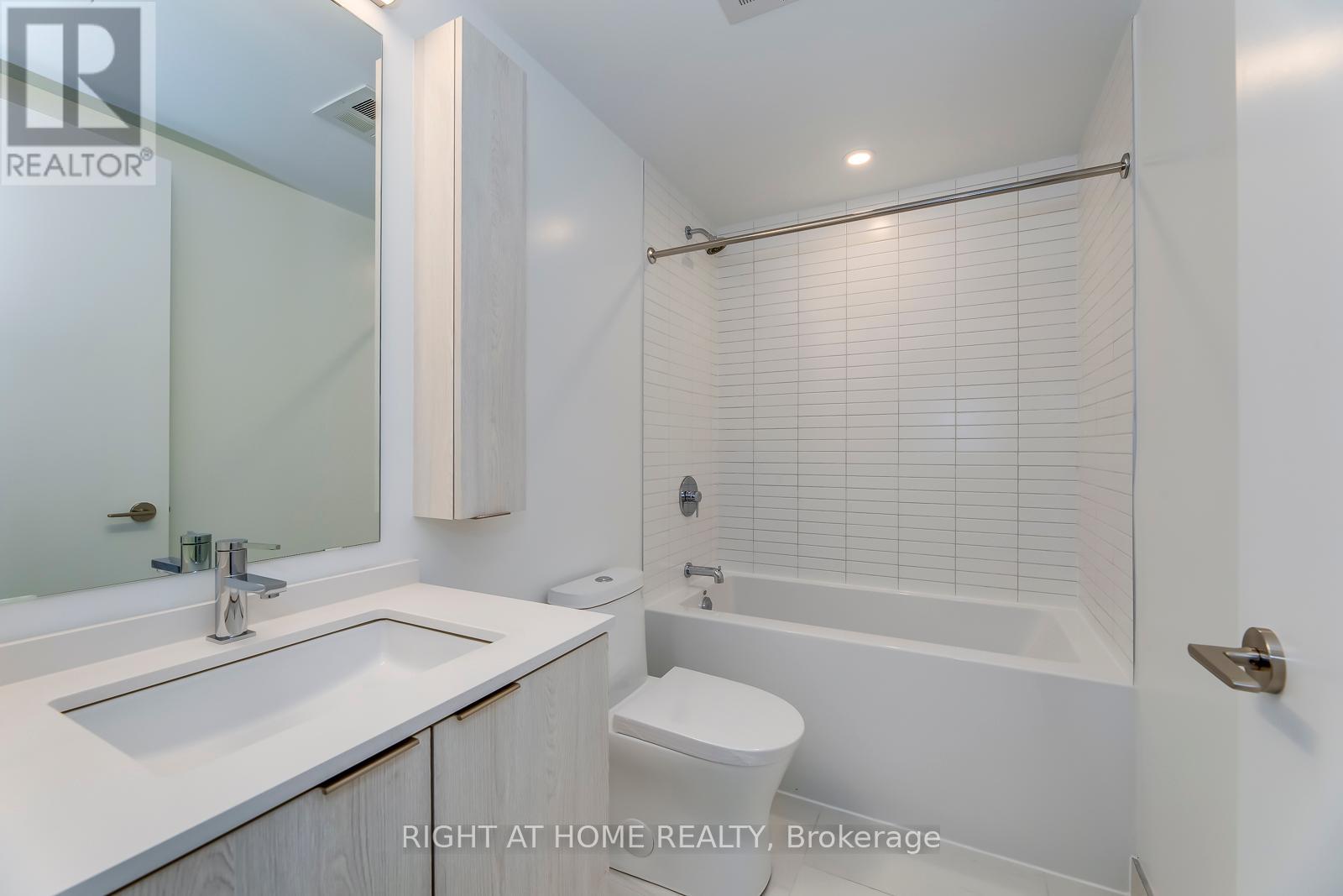 304 - 86 Dundas Street E, Mississauga, Ontario  L5A 1W4 - Photo 16 - W12386733