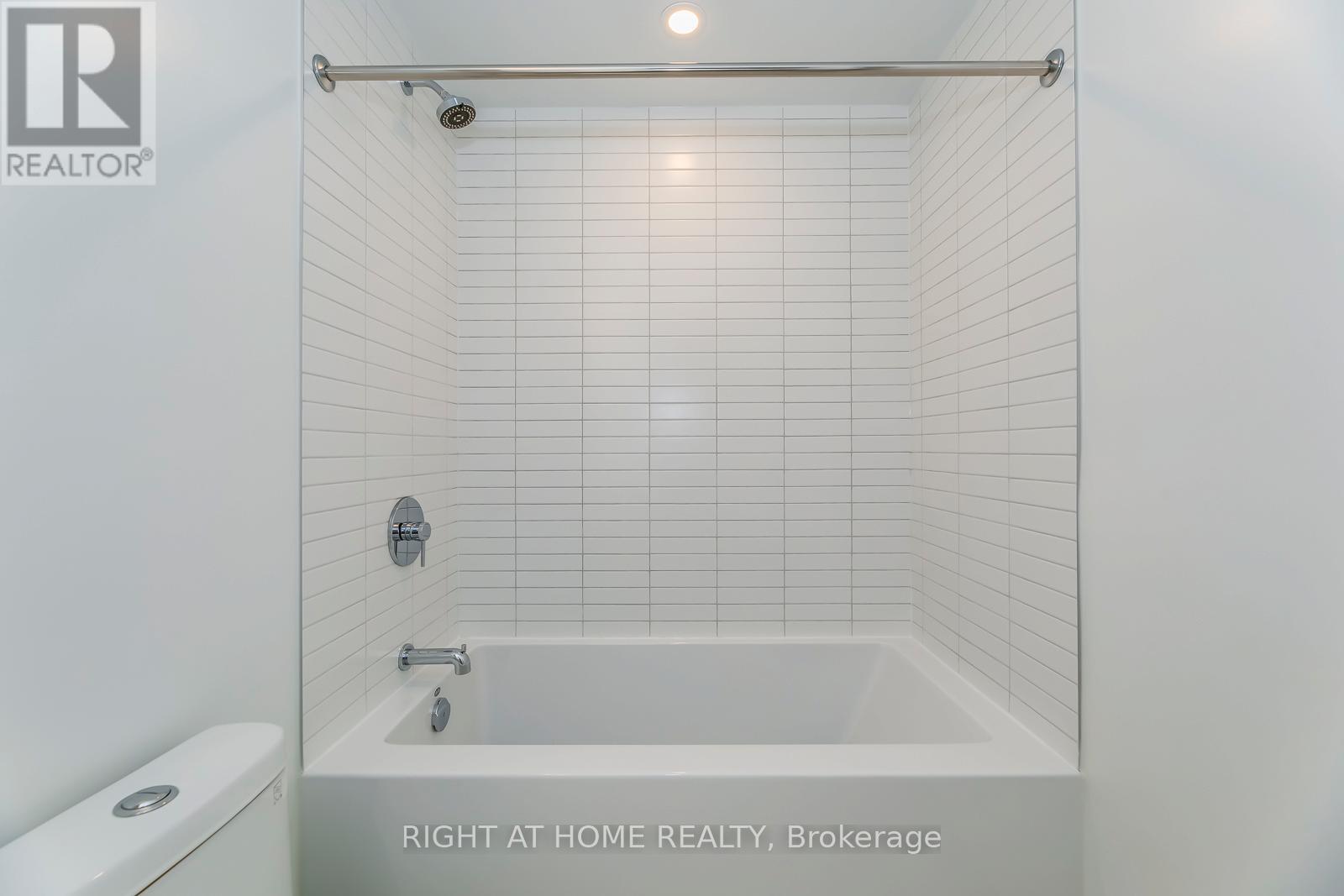 304 - 86 Dundas Street E, Mississauga, Ontario  L5A 1W4 - Photo 17 - W12386733