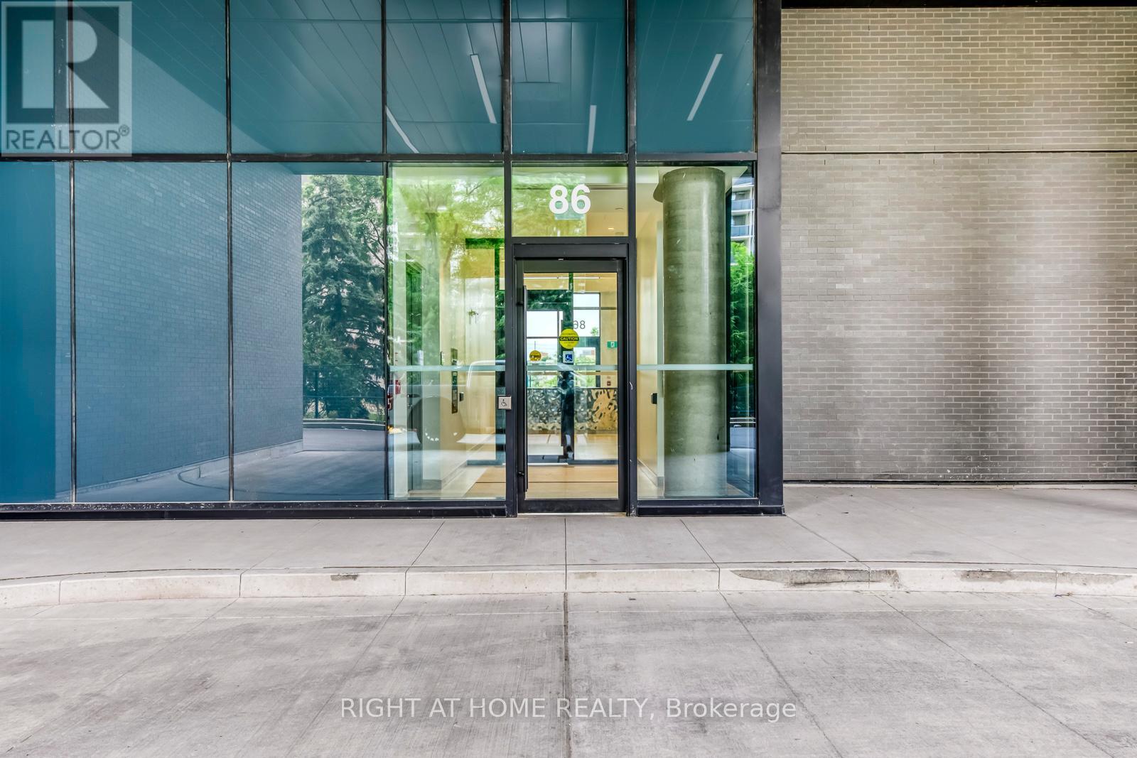 304 - 86 Dundas Street E, Mississauga, Ontario  L5A 1W4 - Photo 2 - W12386733