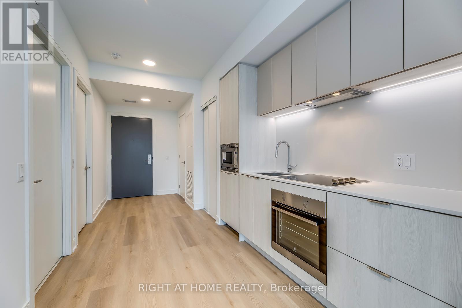 304 - 86 Dundas Street E, Mississauga, Ontario  L5A 1W4 - Photo 5 - W12386733
