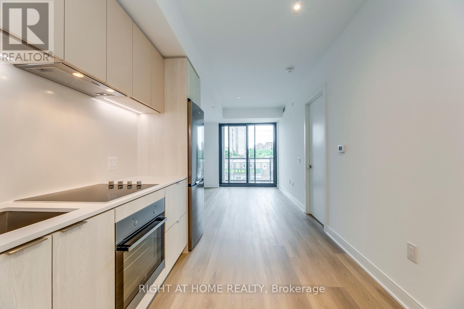 304 - 86 Dundas Street E, Mississauga, Ontario  L5A 1W4 - Photo 6 - W12386733