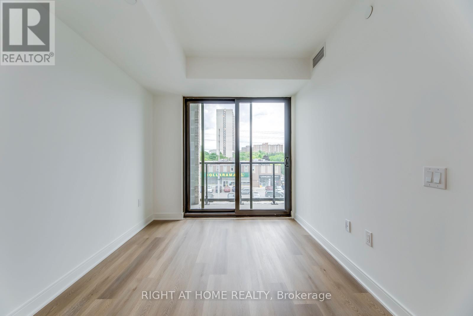 304 - 86 Dundas Street E, Mississauga, Ontario  L5A 1W4 - Photo 8 - W12386733