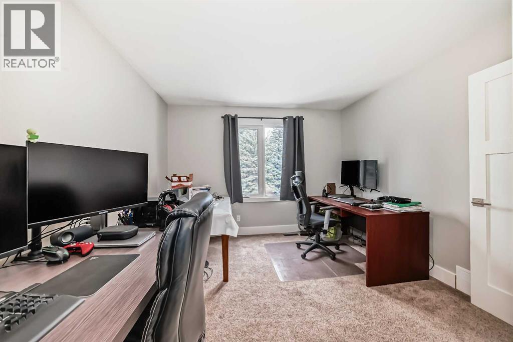 119 Pump Hill Bay Sw, Calgary, Alberta  T2V 4L6 - Photo 26 - A2253037