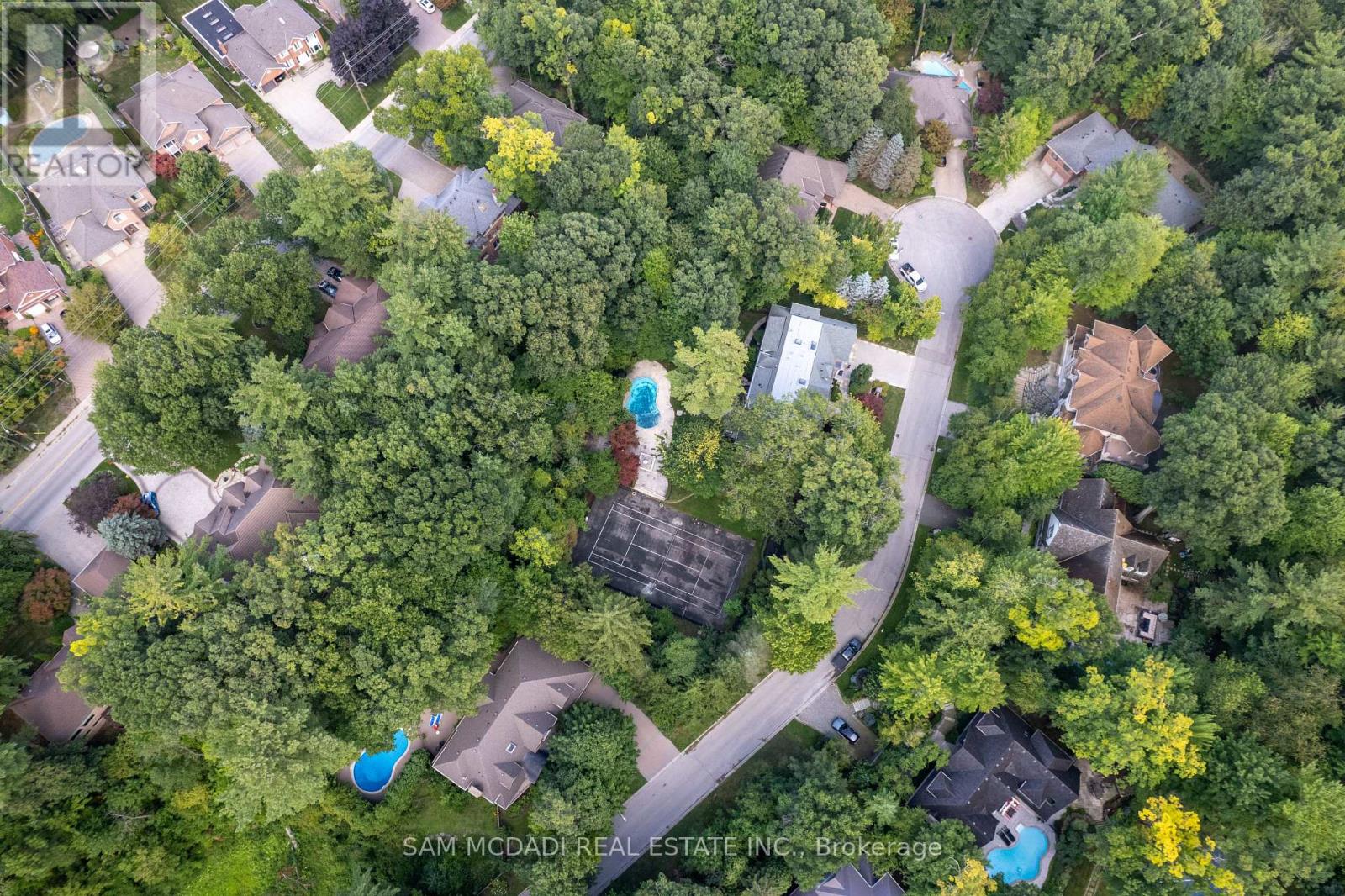 2035 Heartwood Court, Mississauga (Erindale), Ontario  L5C 4P7 - Photo 1 - W12386737