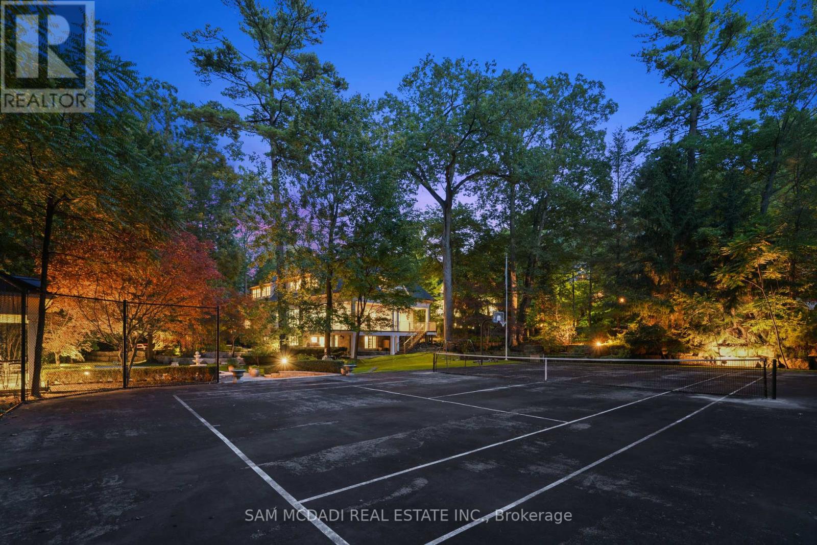 2035 Heartwood Court, Mississauga (Erindale), Ontario  L5C 4P7 - Photo 7 - W12386737