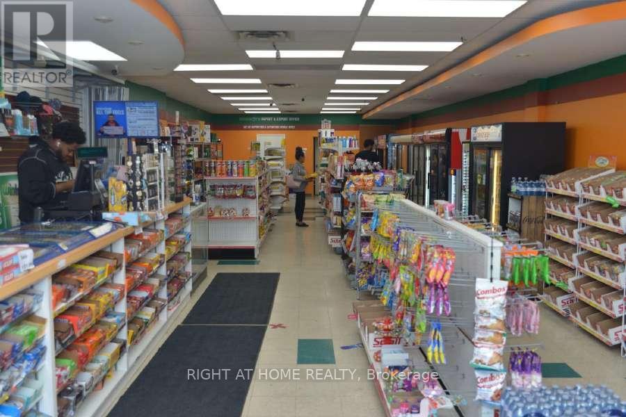 6 - 1120 Victoria Street N, Kitchener, Ontario  N2B 3T2 - Photo 2 - X12386748
