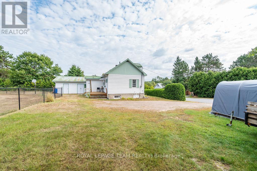 59 Drohan Street, Madawaska Valley, Ontario  K0J 2M0 - Photo 15 - X12386751