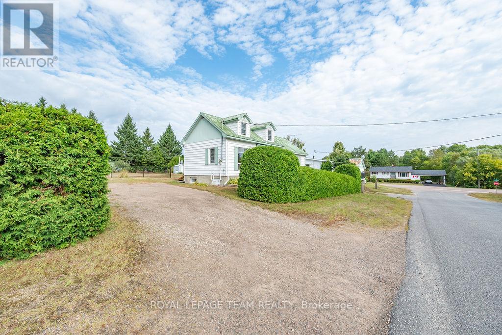 59 Drohan Street, Madawaska Valley, Ontario  K0J 2M0 - Photo 17 - X12386751