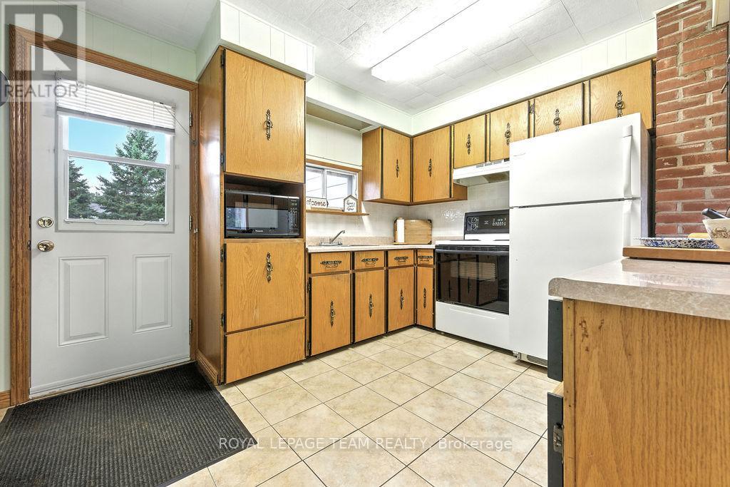 59 Drohan Street, Madawaska Valley, Ontario  K0J 2M0 - Photo 18 - X12386751