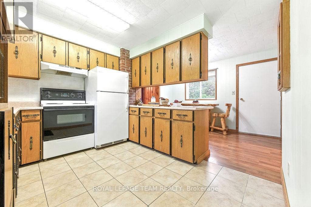 59 Drohan Street, Madawaska Valley, Ontario  K0J 2M0 - Photo 19 - X12386751