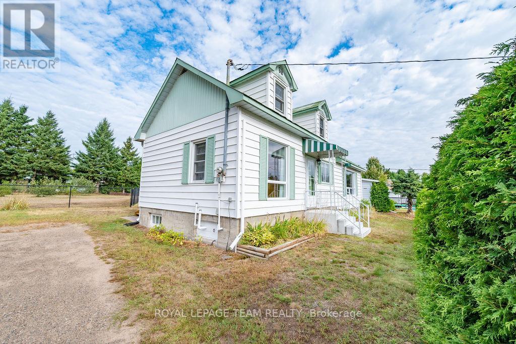 59 Drohan Street, Madawaska Valley, Ontario  K0J 2M0 - Photo 6 - X12386751