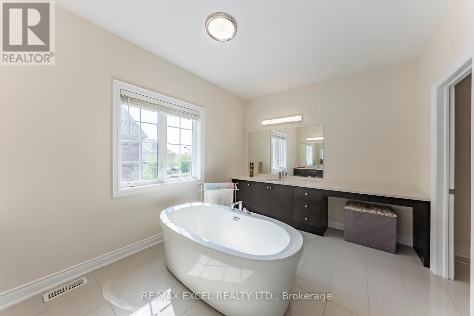 21 Paradise Valley Trail, King (Nobleton), Ontario  L7B 0A5 - Photo 34 - N12382927