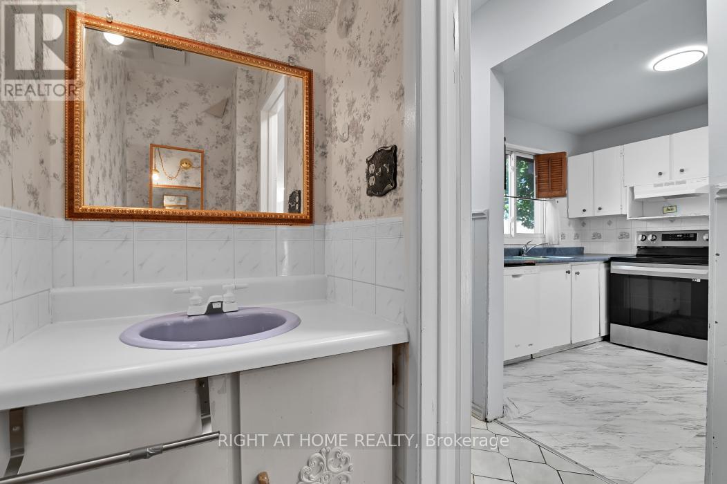 1441 Perez Crescent, Ottawa, Ontario  K1J 8V3 - Photo 10 - X12386765