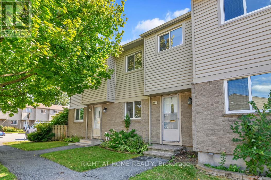 1441 Perez Crescent, Ottawa, Ontario  K1J 8V3 - Photo 2 - X12386765