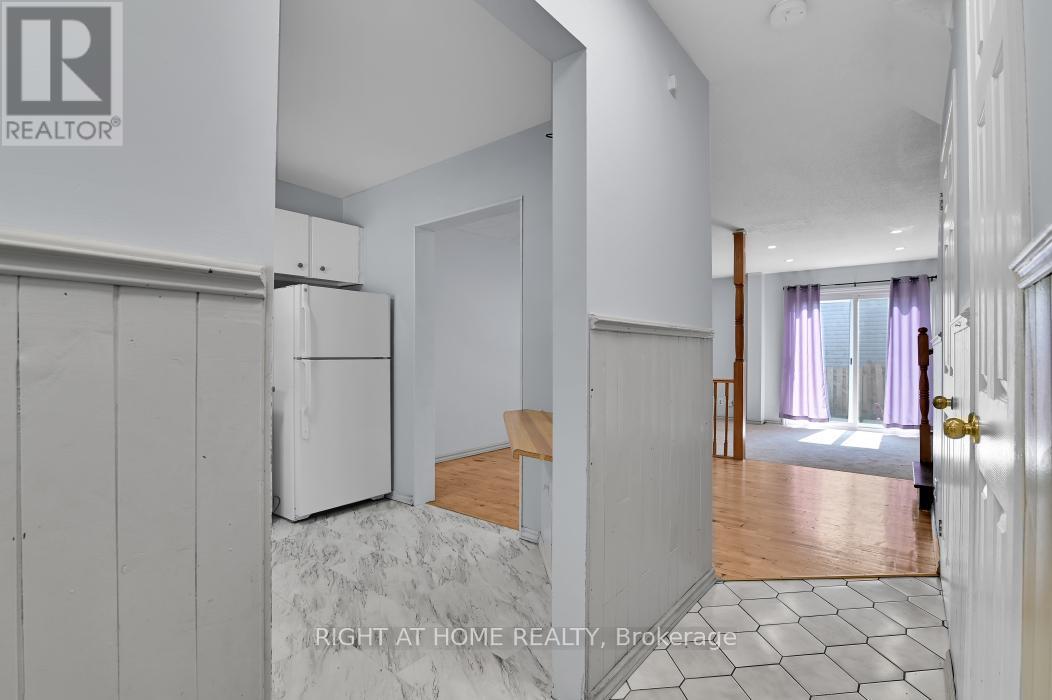 1441 Perez Crescent, Ottawa, Ontario  K1J 8V3 - Photo 3 - X12386765