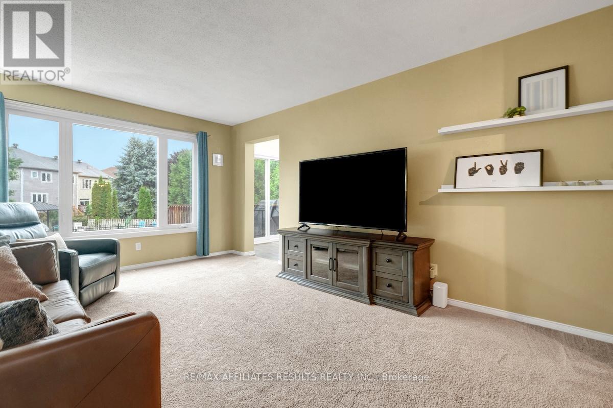 97 Flowertree Crescent, Ottawa, Ontario  K2M 2R7 - Photo 11 - X12386772