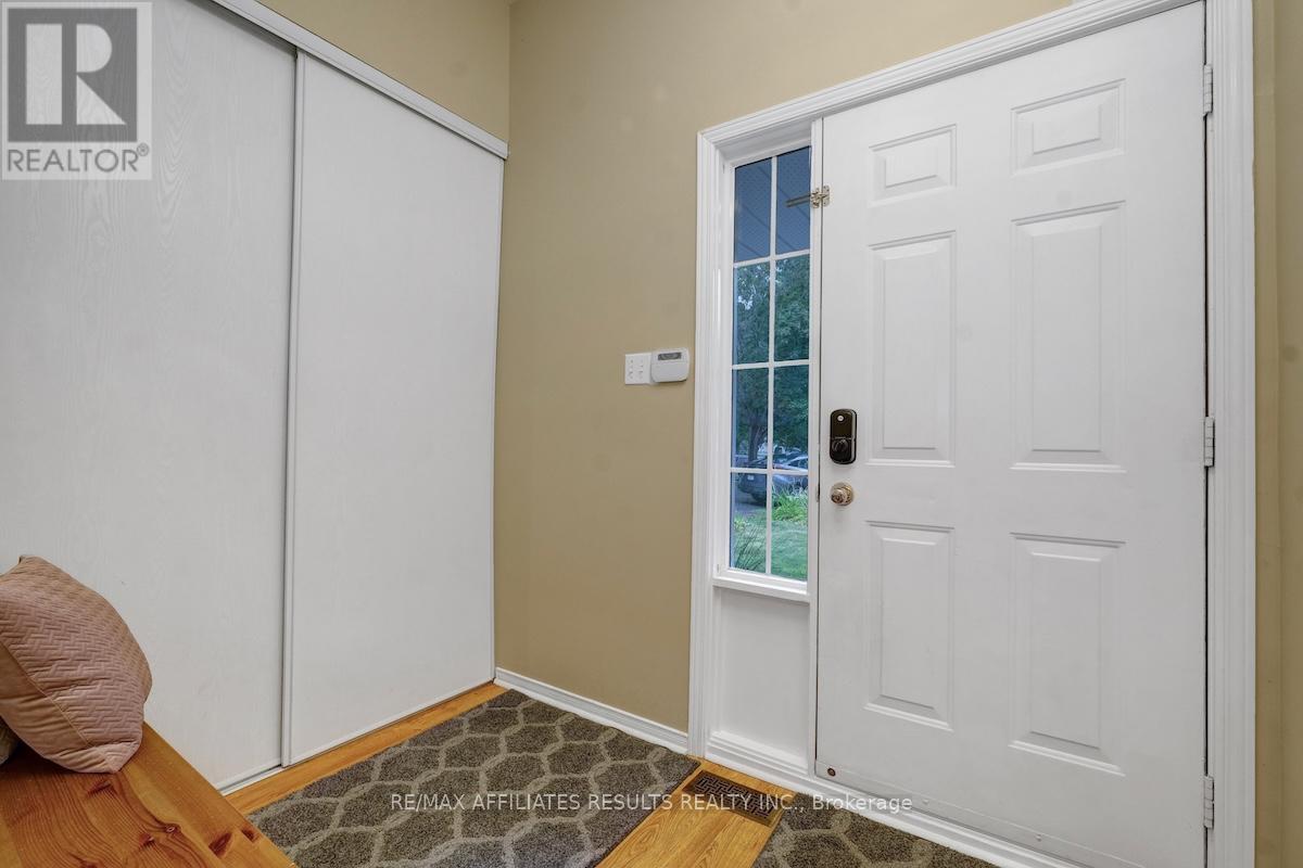 97 Flowertree Crescent, Ottawa, Ontario  K2M 2R7 - Photo 4 - X12386772