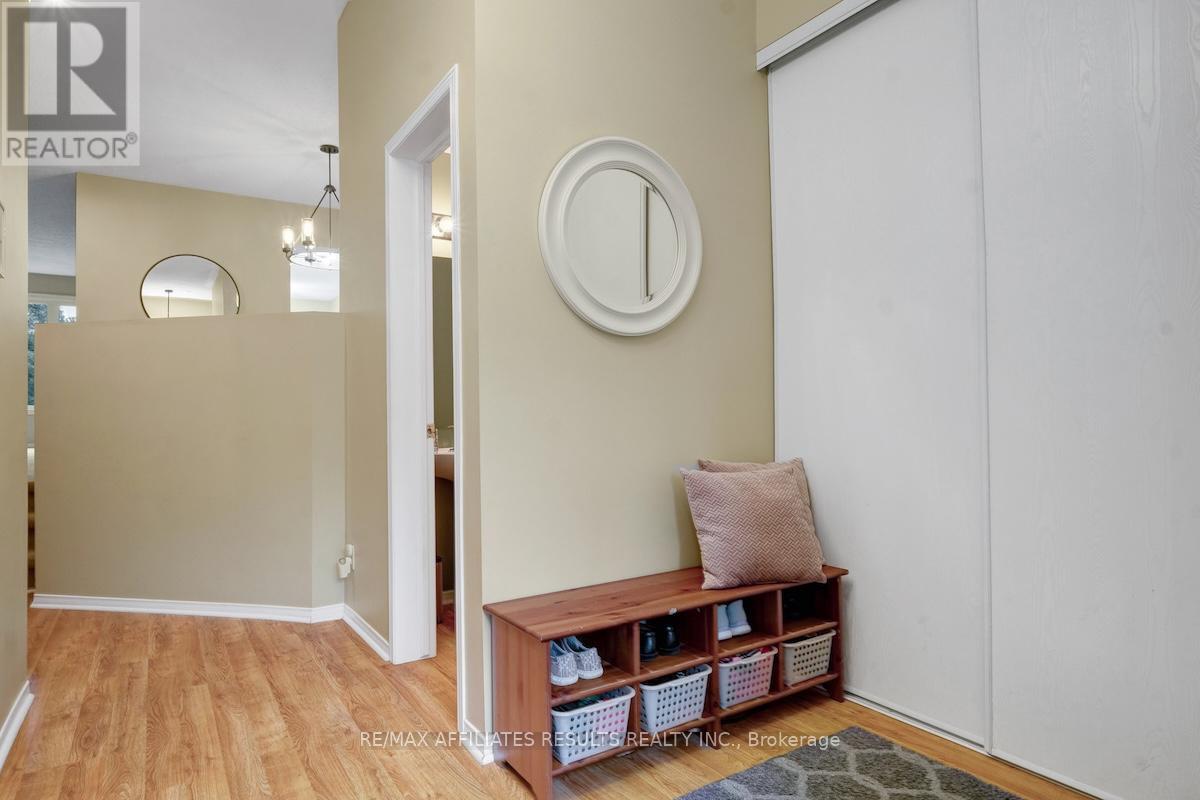 97 Flowertree Crescent, Ottawa, Ontario  K2M 2R7 - Photo 5 - X12386772