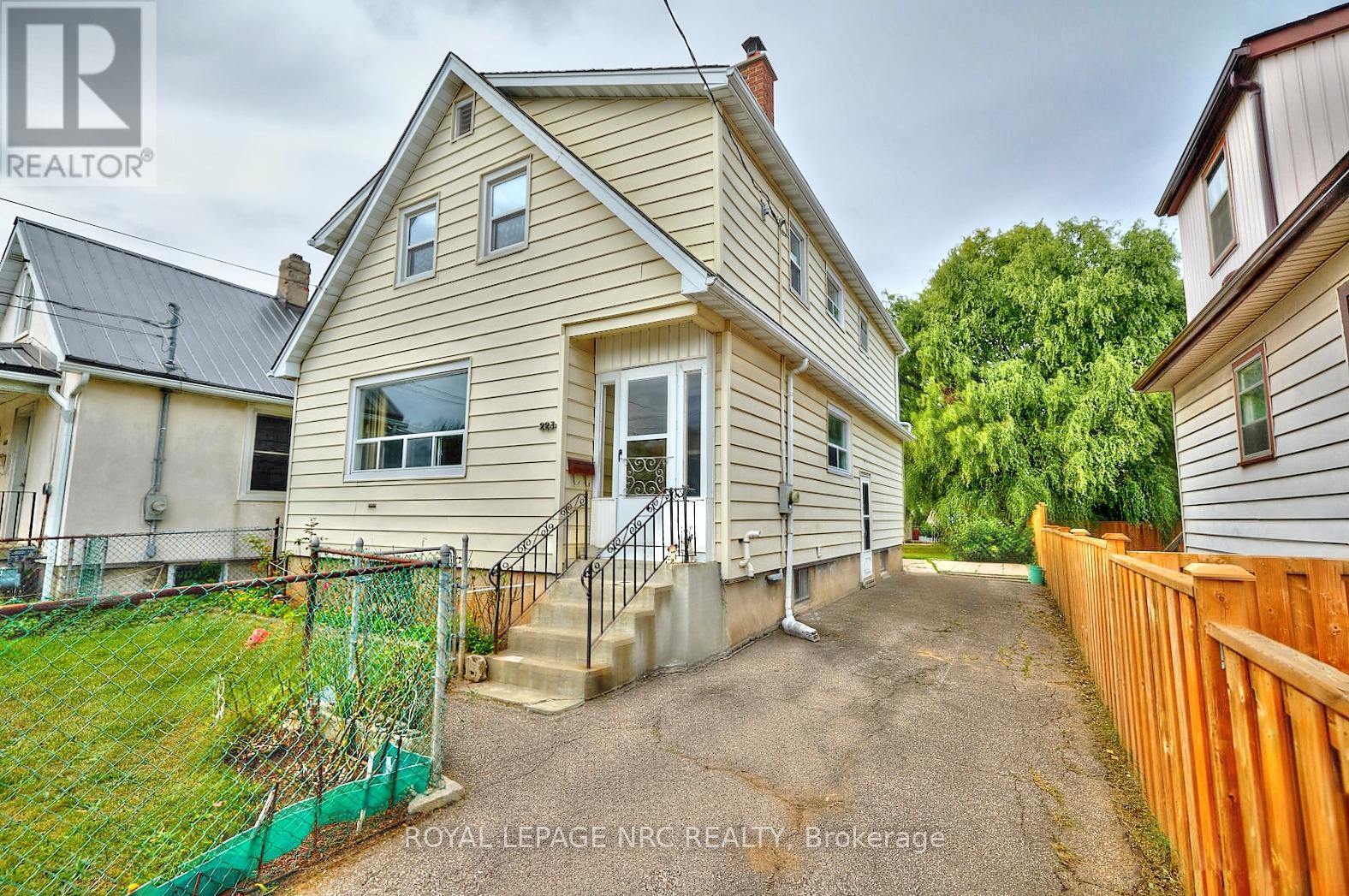 223 Niagara Street, St. Catharines, Ontario  L2M 4V3 - Photo 1 - X12386784
