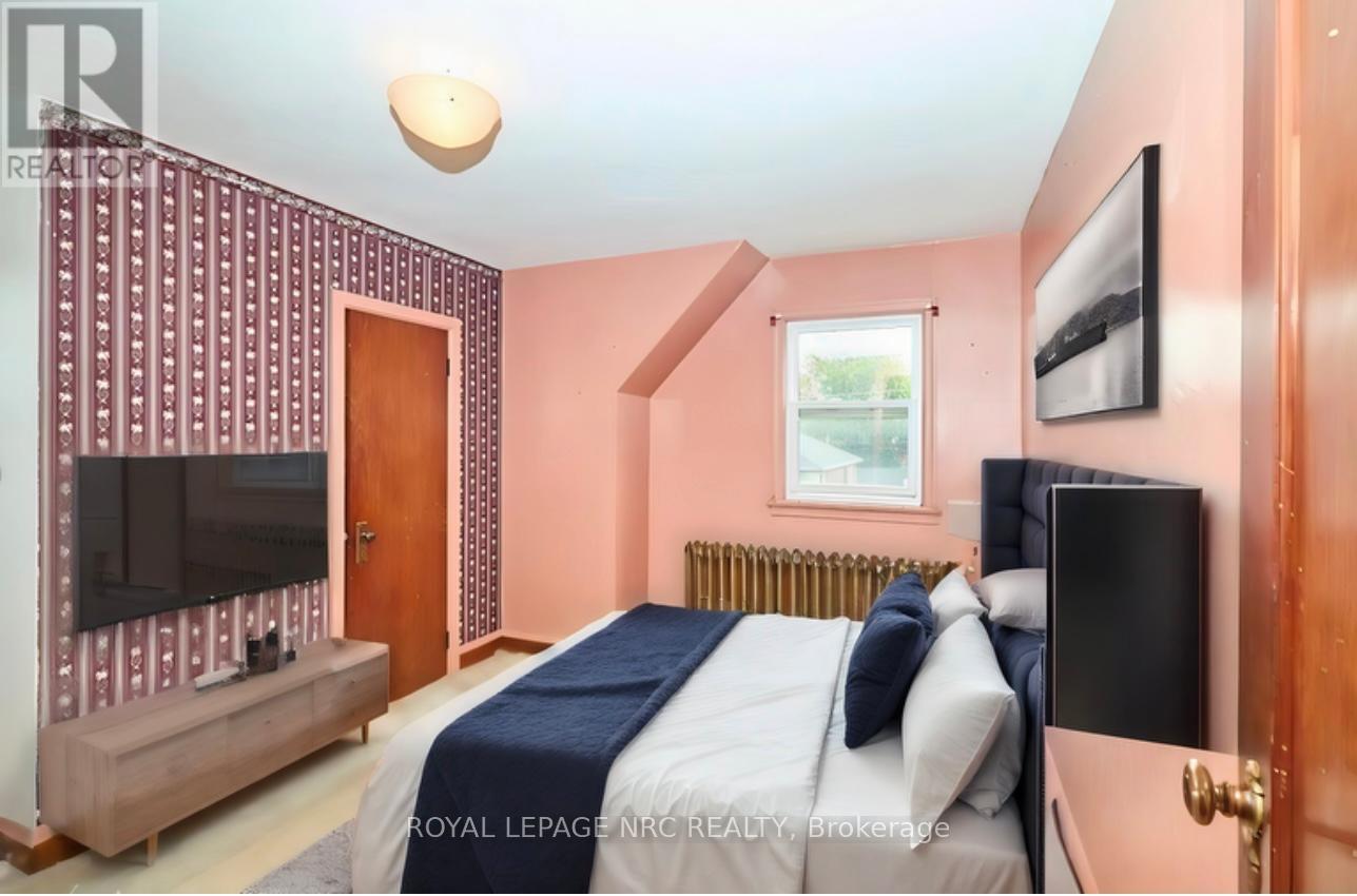 223 Niagara Street, St. Catharines, Ontario  L2M 4V3 - Photo 11 - X12386784