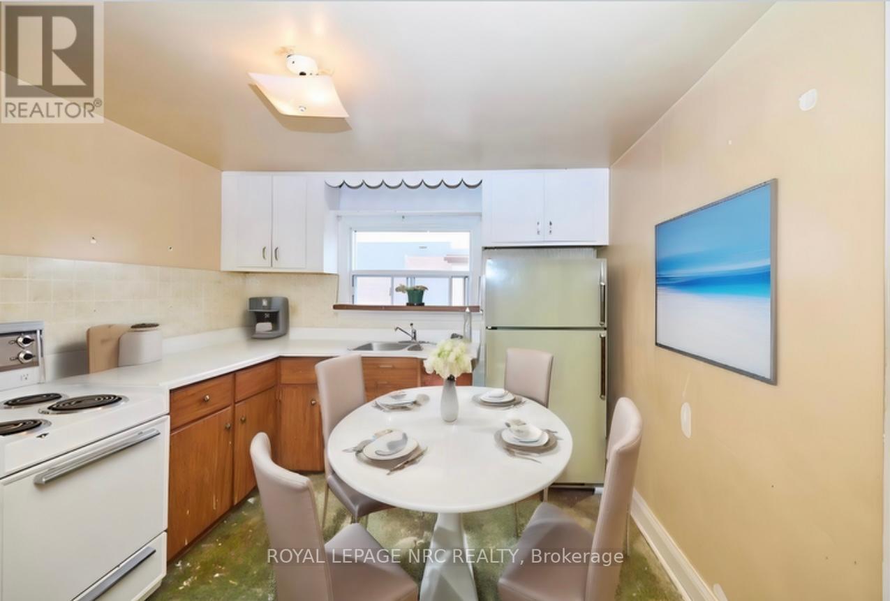 223 Niagara Street, St. Catharines, Ontario  L2M 4V3 - Photo 12 - X12386784