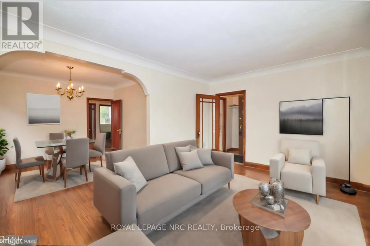 223 Niagara Street, St. Catharines, Ontario  L2M 4V3 - Photo 3 - X12386784