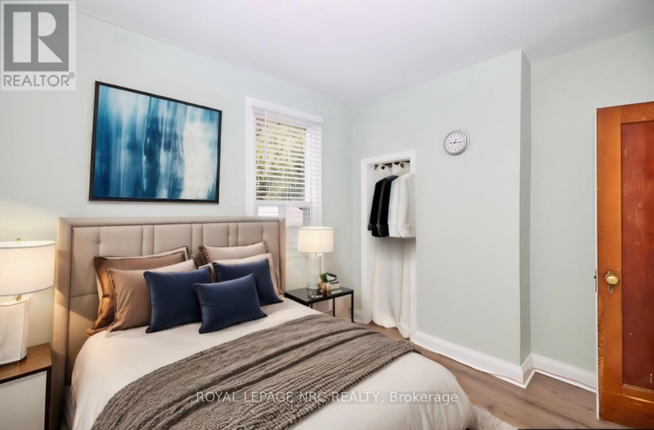 223 Niagara Street, St. Catharines, Ontario  L2M 4V3 - Photo 5 - X12386784