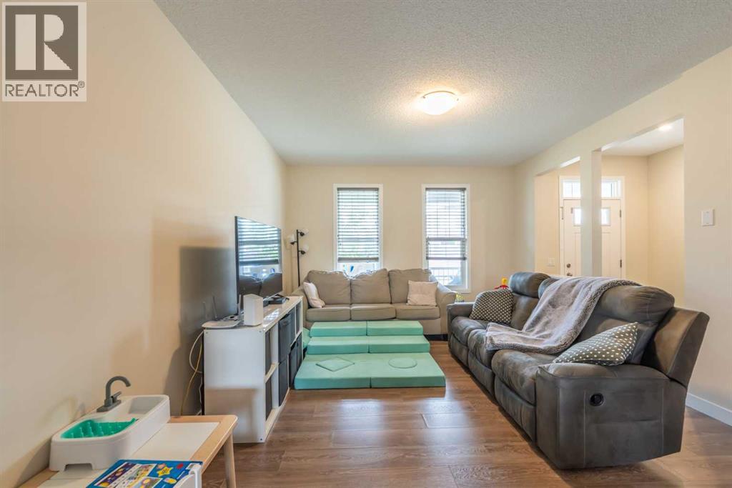 Property at 70 Evanscrest Road NW image 3