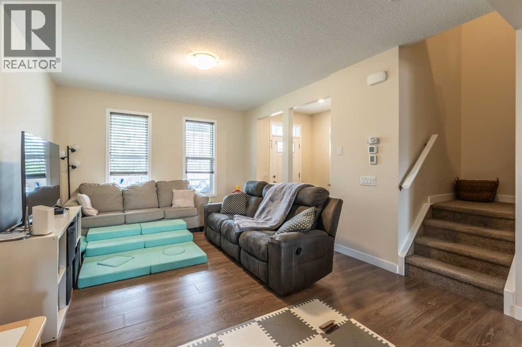 Property at 70 Evanscrest Road NW image 4