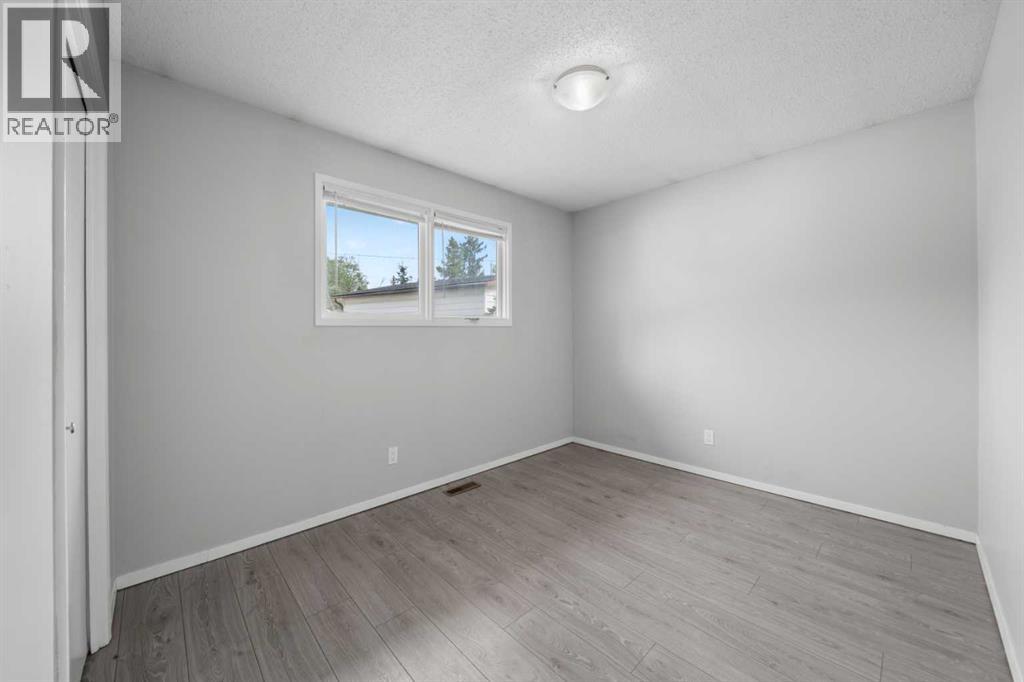 71 Queen Alexandra Close Se, Calgary, Alberta  T2J 3P9 - Photo 10 - A2253572