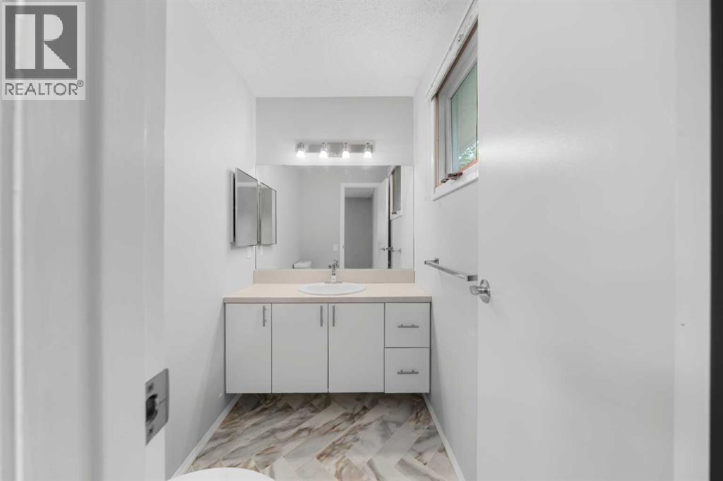 71 Queen Alexandra Close Se, Calgary, Alberta  T2J 3P9 - Photo 15 - A2253572