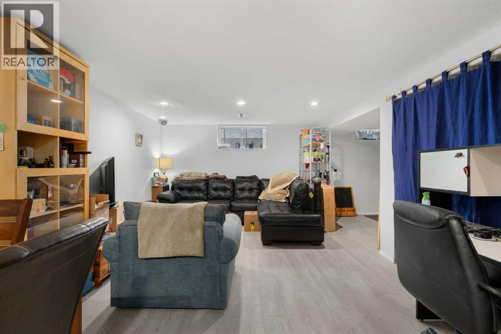 71 Queen Alexandra Close Se, Calgary, Alberta  T2J 3P9 - Photo 17 - A2253572