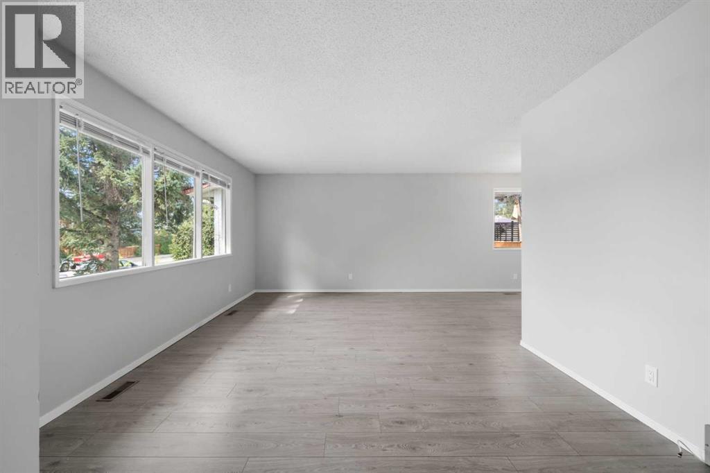 71 Queen Alexandra Close Se, Calgary, Alberta  T2J 3P9 - Photo 3 - A2253572