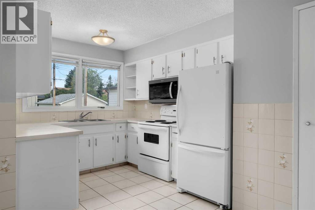 71 Queen Alexandra Close Se, Calgary, Alberta  T2J 3P9 - Photo 6 - A2253572