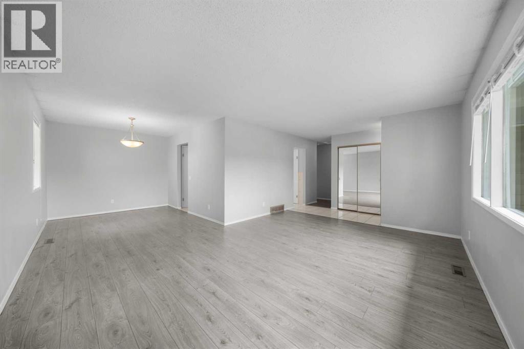 71 Queen Alexandra Close Se, Calgary, Alberta  T2J 3P9 - Photo 4 - A2253572