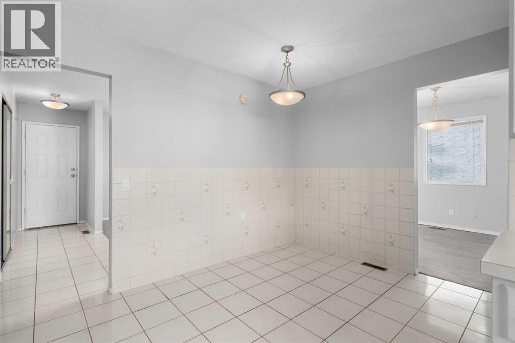 71 Queen Alexandra Close Se, Calgary, Alberta  T2J 3P9 - Photo 8 - A2253572