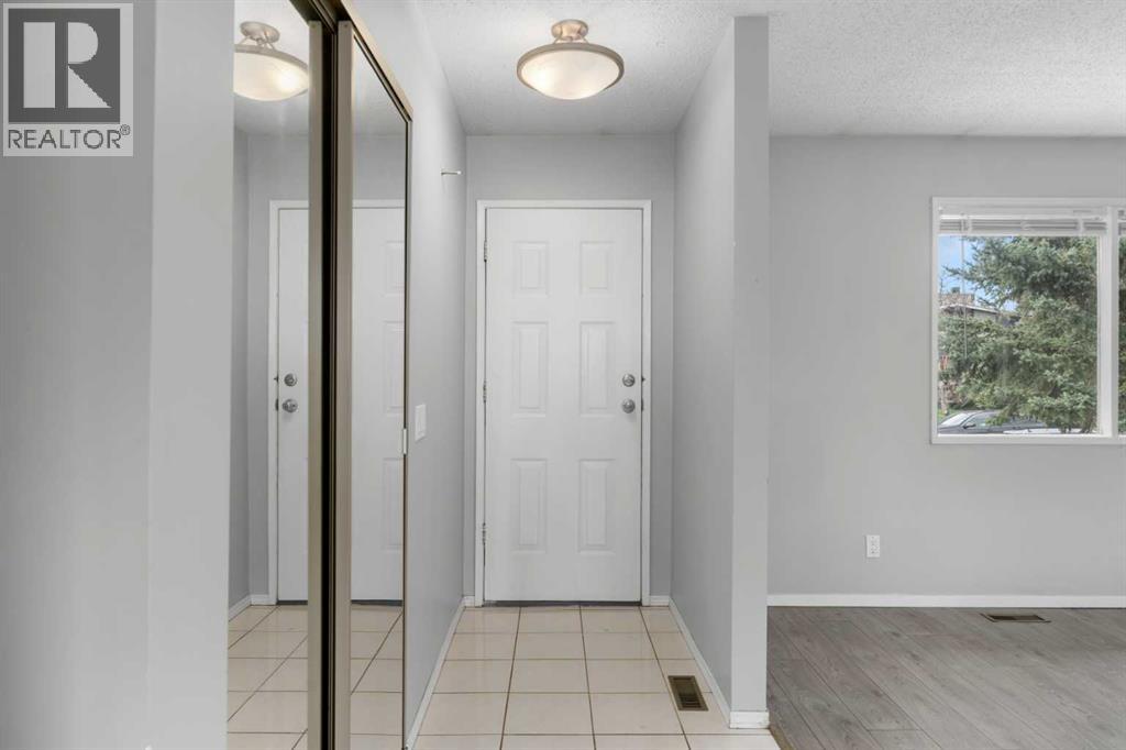 71 Queen Alexandra Close Se, Calgary, Alberta  T2J 3P9 - Photo 5 - A2253572