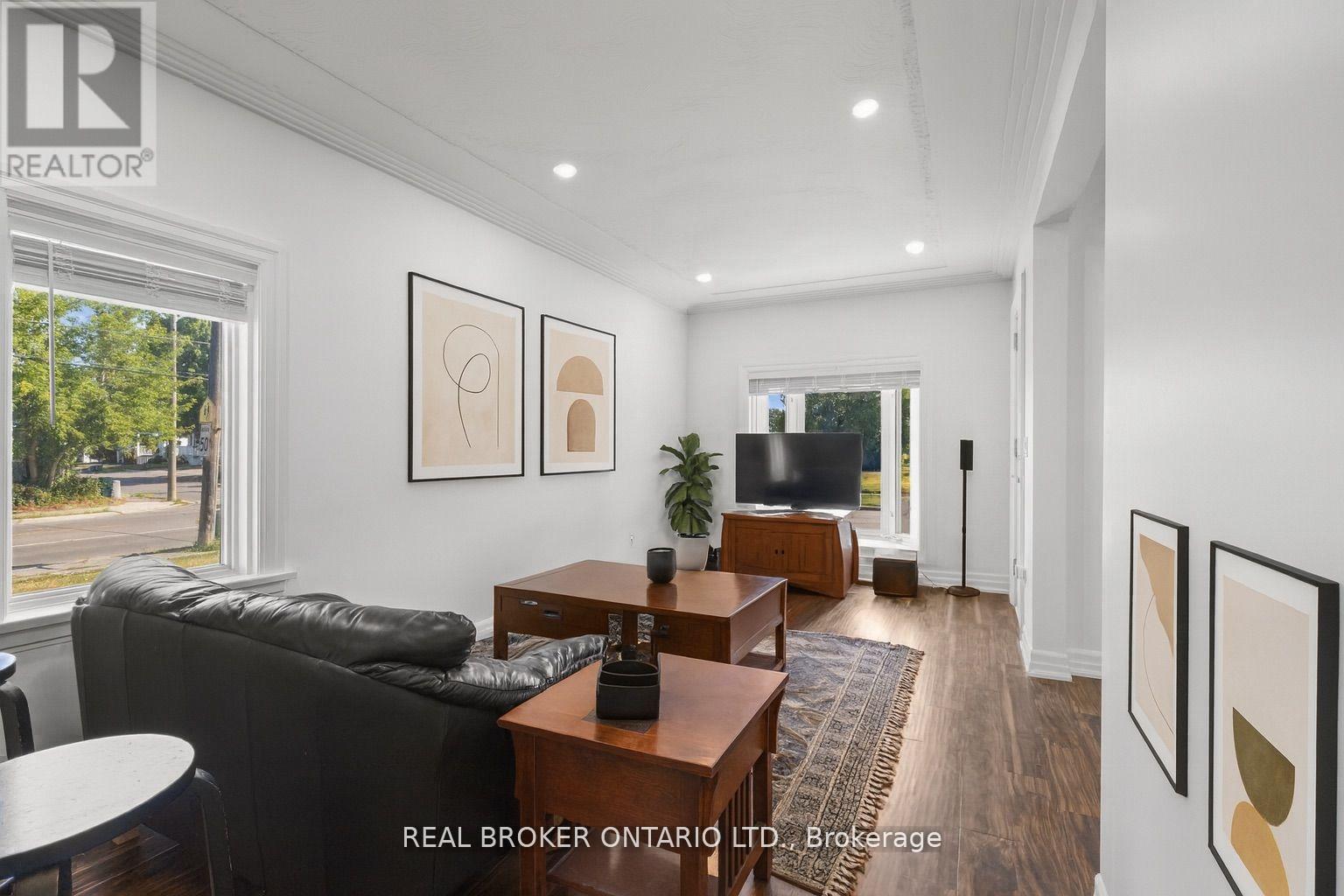 272 Burk Street, Oshawa, Ontario  L1J 4C4 - Photo 2 - E12386797