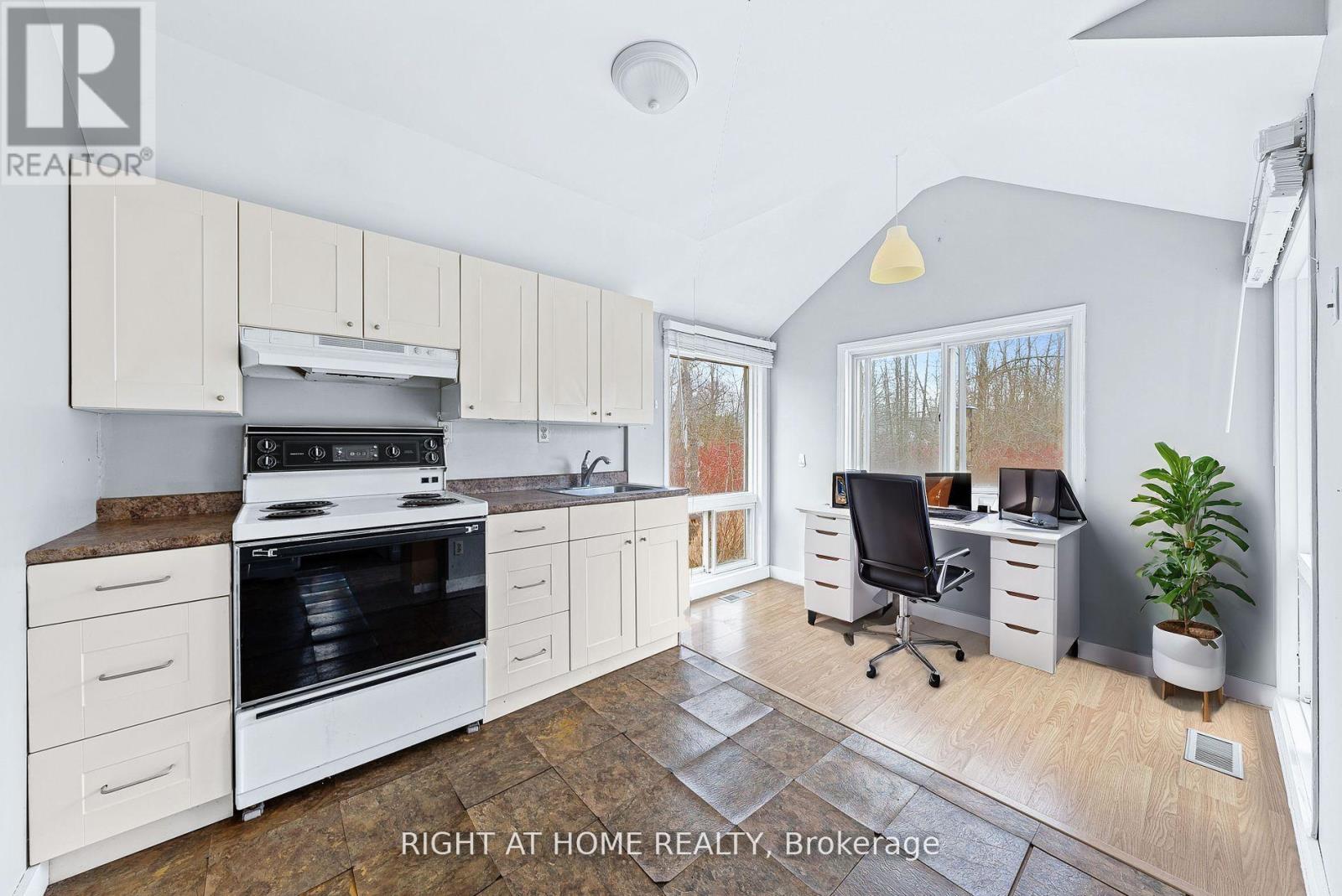 685 Reid Street, Innisfil, Ontario  L9S 2E9 - Photo 11 - N12386820