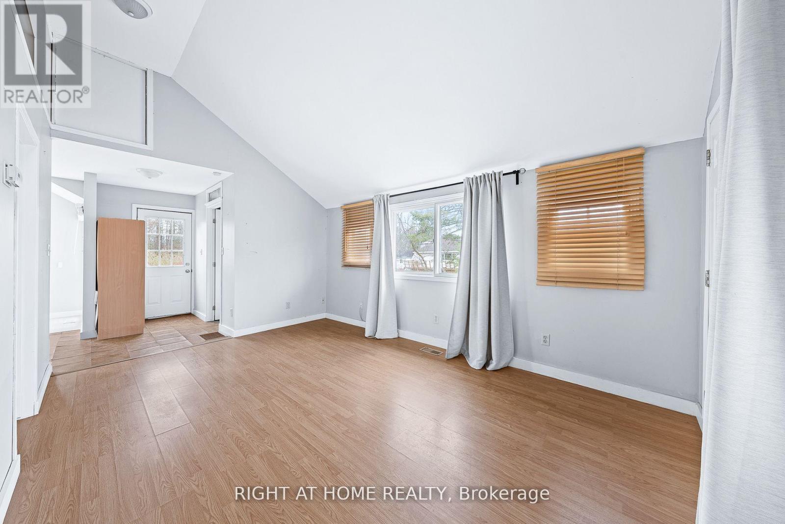 685 Reid Street, Innisfil, Ontario  L9S 2E9 - Photo 6 - N12386820