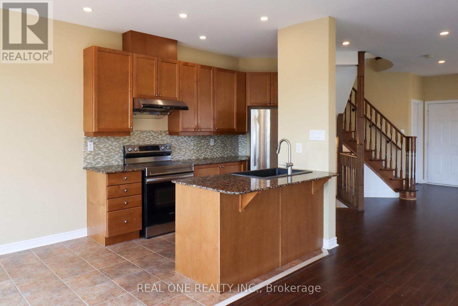 4302 Trail Blazer Way, Mississauga, Ontario  L5R 0A9 - Photo 11 - W12386836