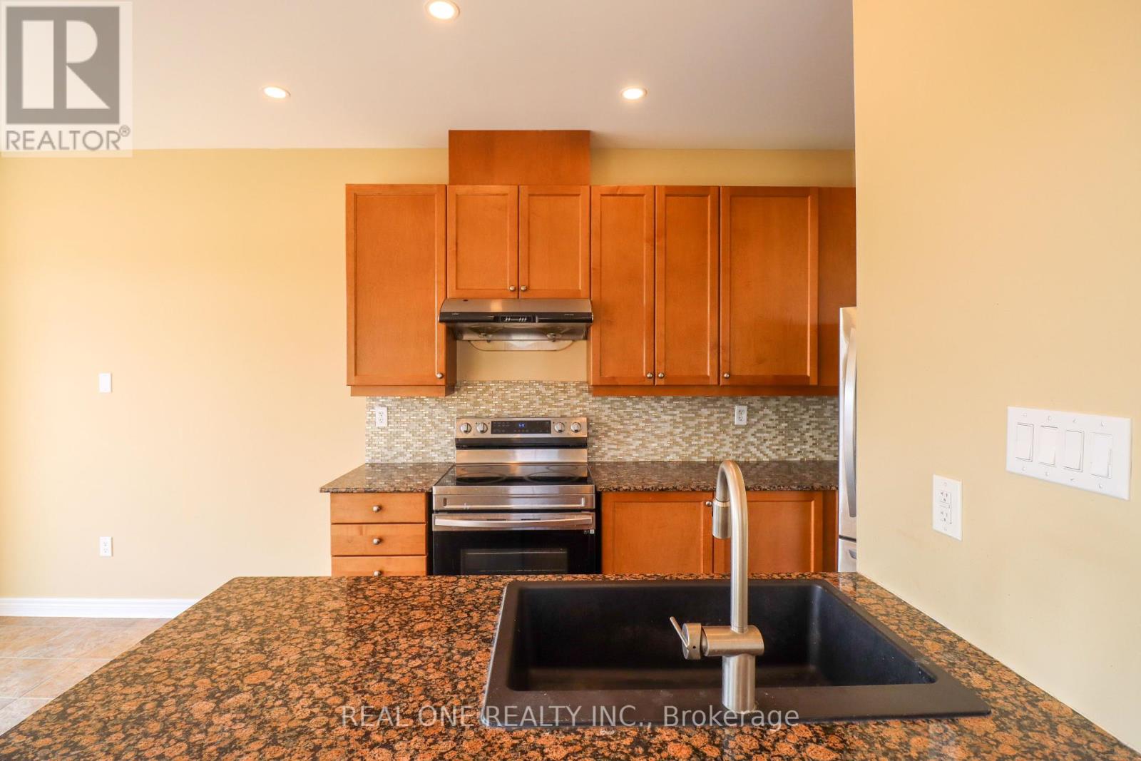 4302 Trail Blazer Way, Mississauga, Ontario  L5R 0A9 - Photo 12 - W12386836