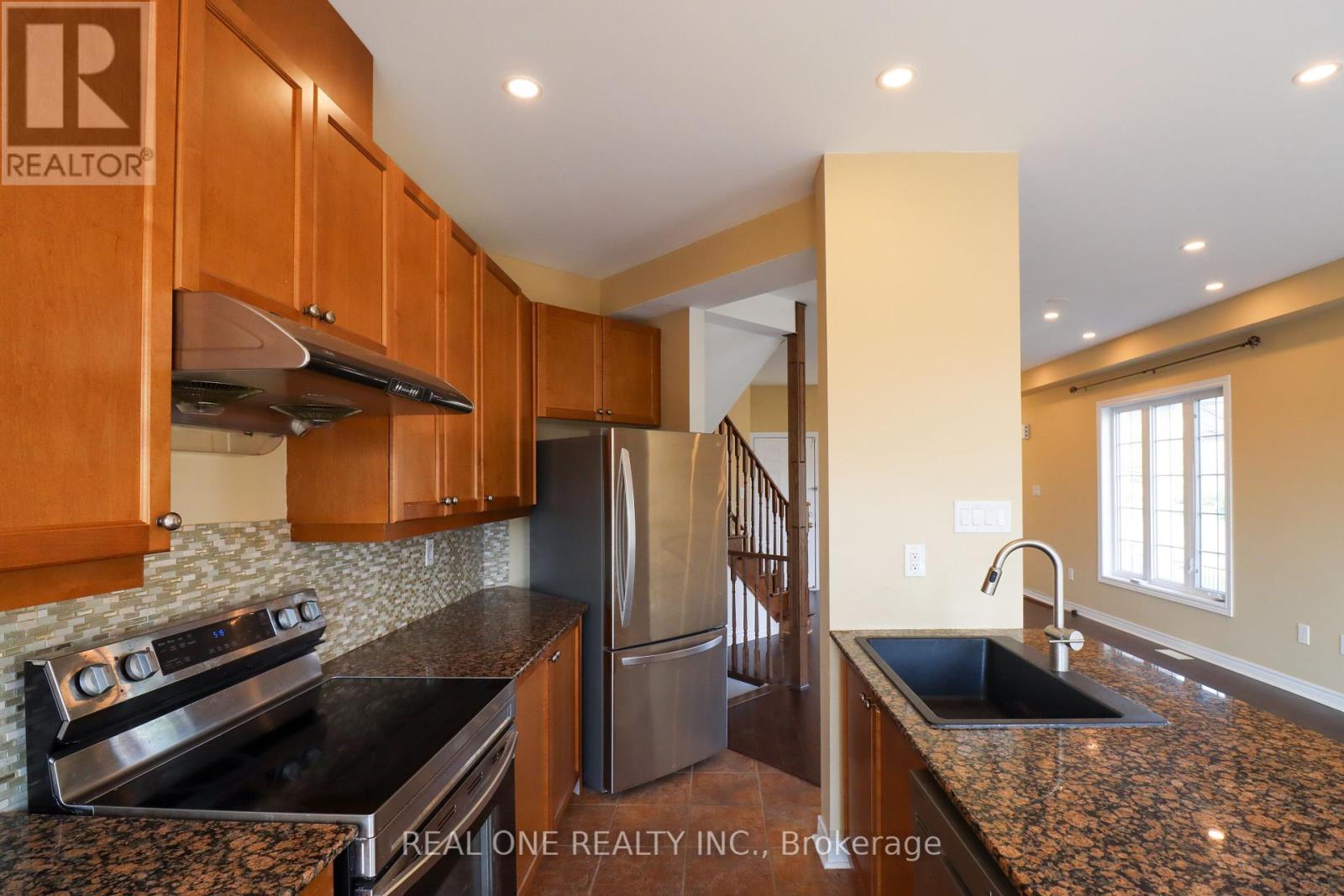 4302 Trail Blazer Way, Mississauga, Ontario  L5R 0A9 - Photo 13 - W12386836