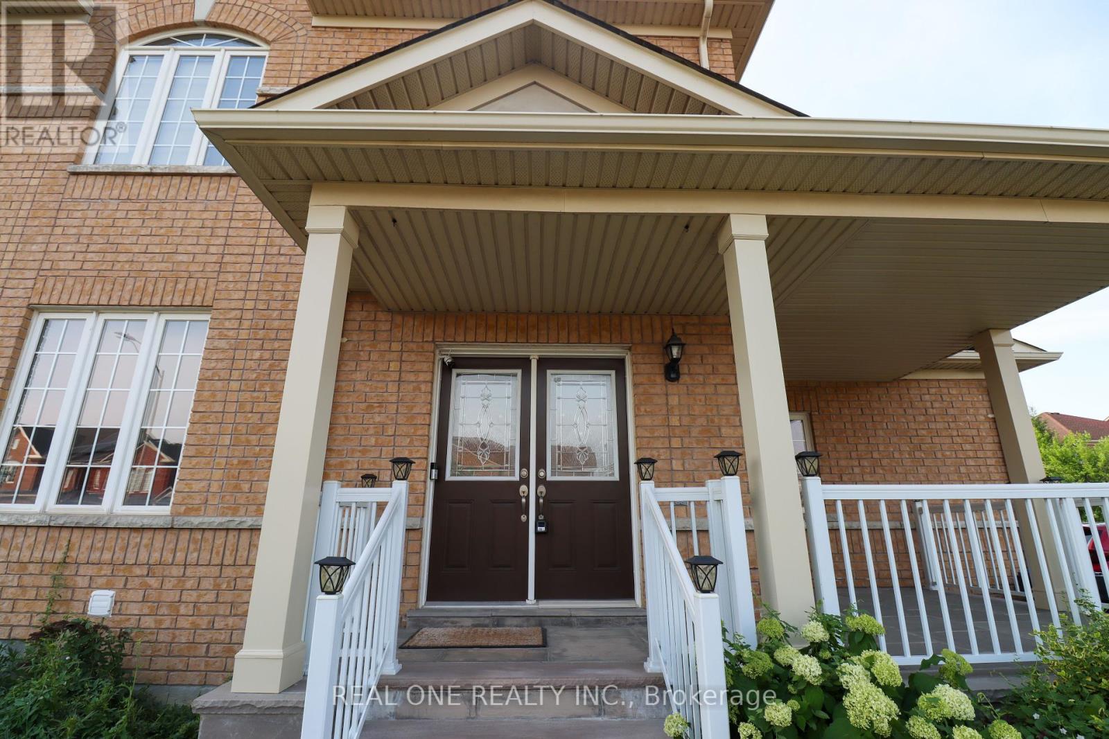 4302 Trail Blazer Way, Mississauga, Ontario  L5R 0A9 - Photo 5 - W12386836