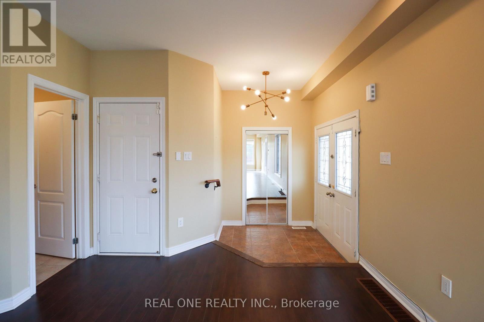 4302 Trail Blazer Way, Mississauga, Ontario  L5R 0A9 - Photo 6 - W12386836