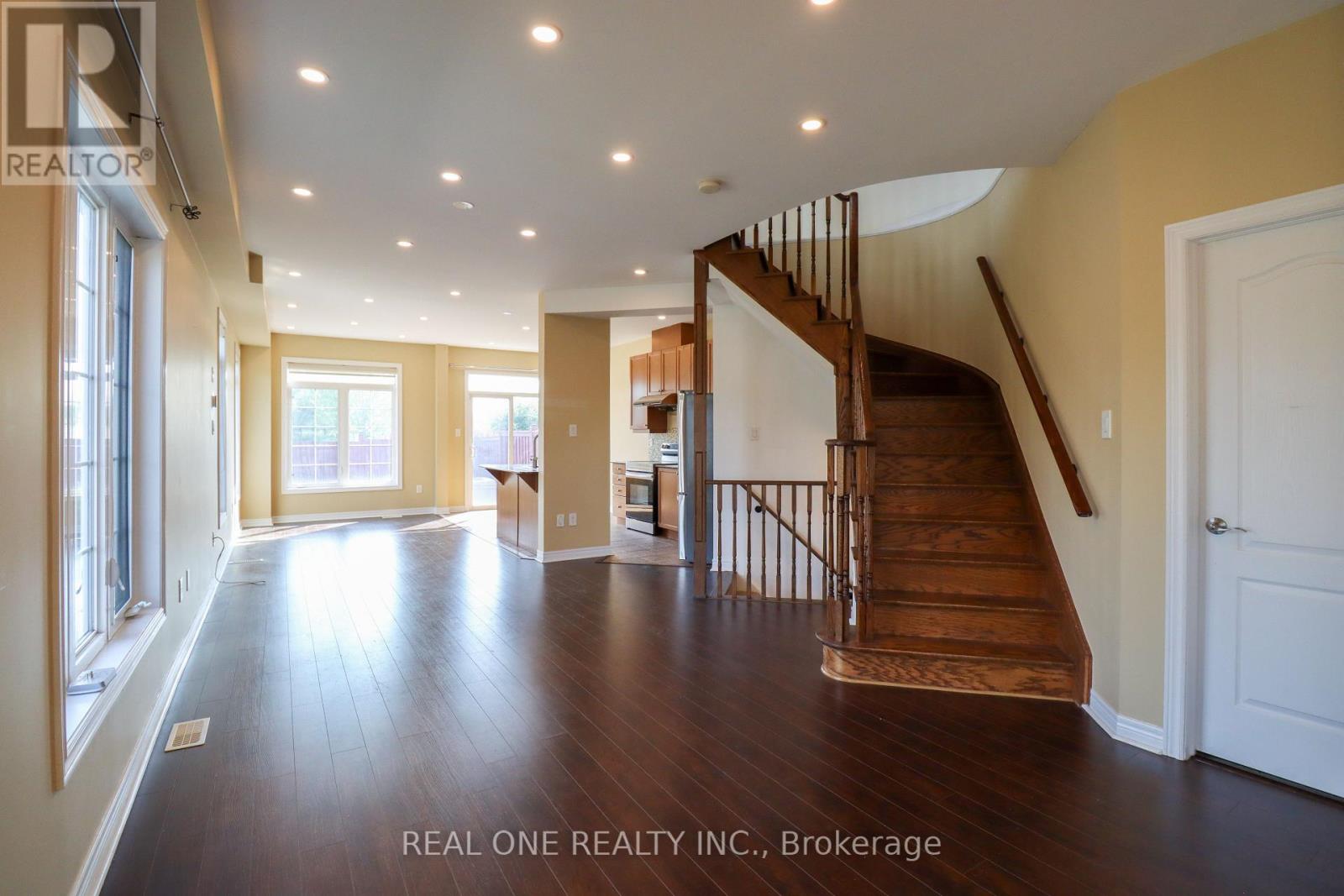 4302 Trail Blazer Way, Mississauga, Ontario  L5R 0A9 - Photo 7 - W12386836