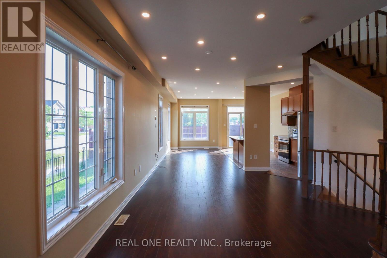 4302 Trail Blazer Way, Mississauga, Ontario  L5R 0A9 - Photo 8 - W12386836