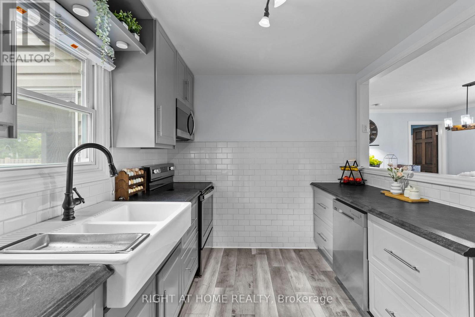 124 Sydenham Street, Essa, Ontario  L0M 1B0 - Photo 4 - N12365789