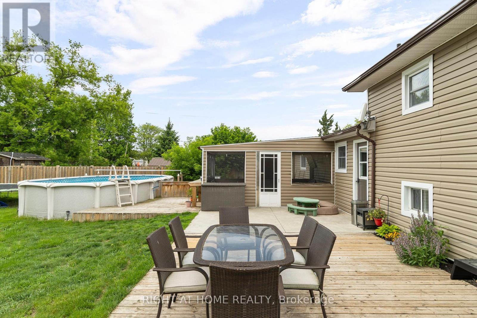 124 Sydenham Street, Essa, Ontario  L0M 1B0 - Photo 17 - N12365789