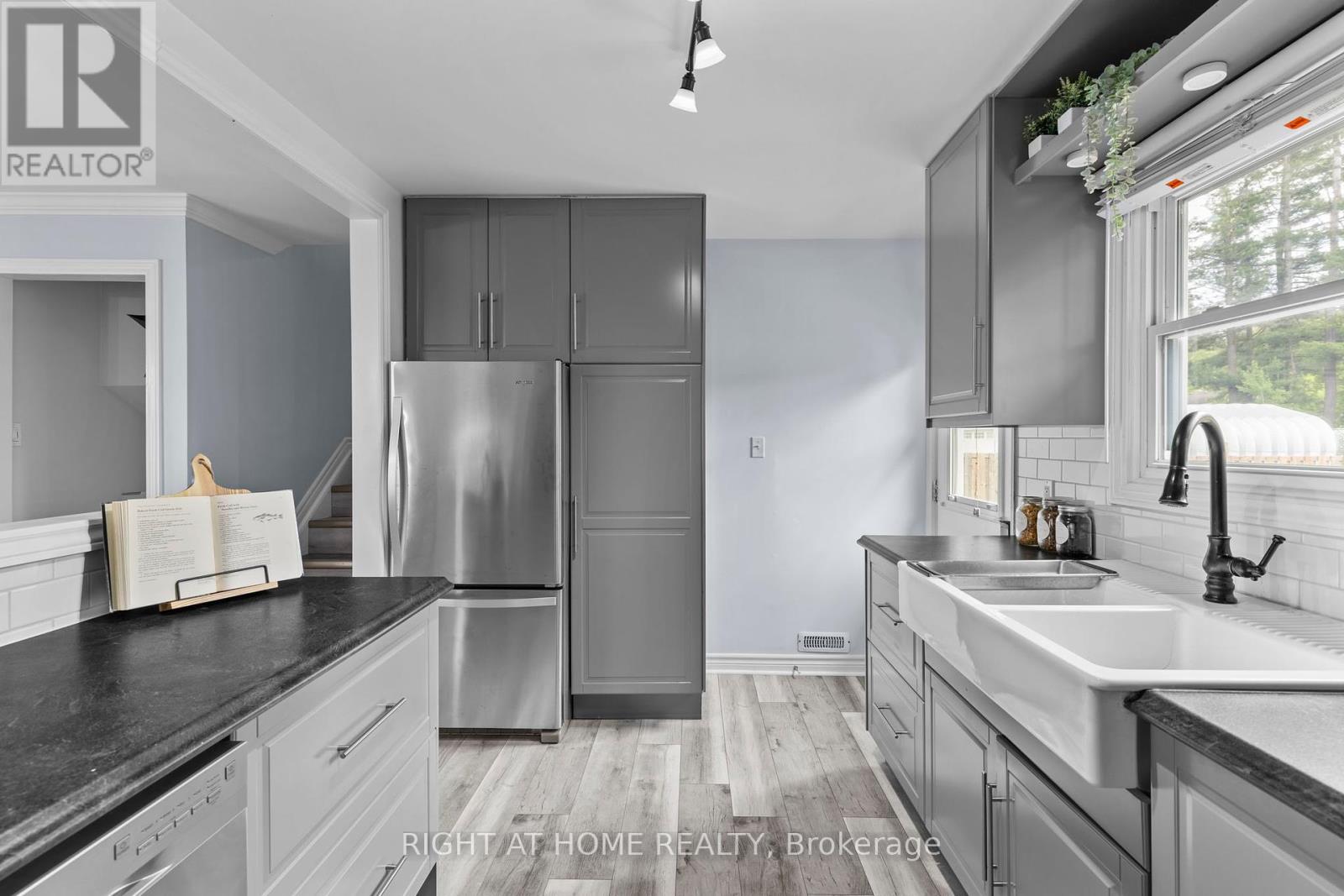 124 Sydenham Street, Essa, Ontario  L0M 1B0 - Photo 3 - N12365789